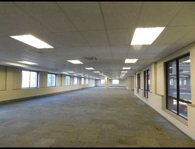1,558M² OFFICE TO LET IN PARKTOWN